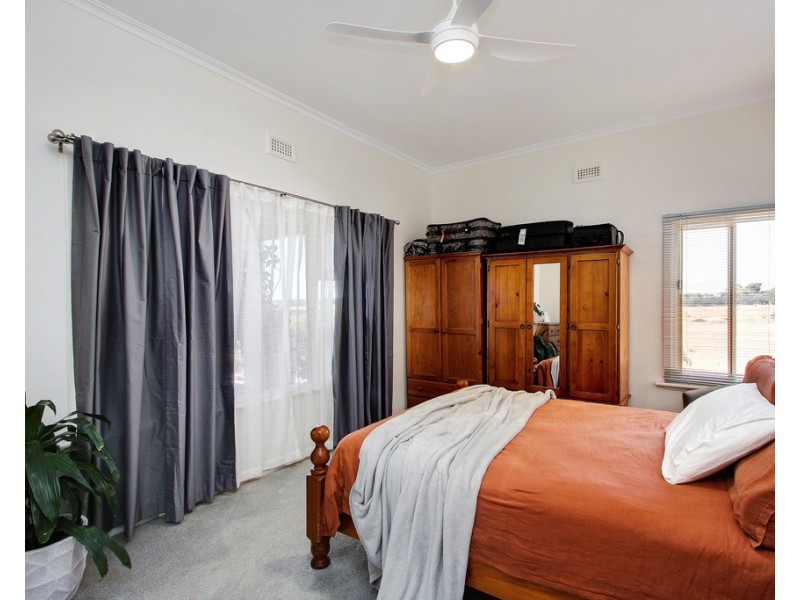 107 Fairweather Ave, Loxton SA 5333