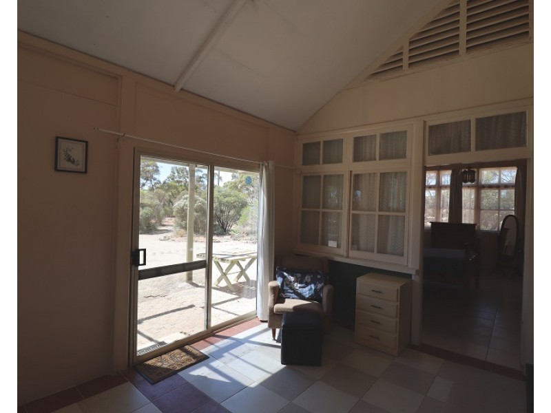 9 Charleson Road, Wanbi SA 5310