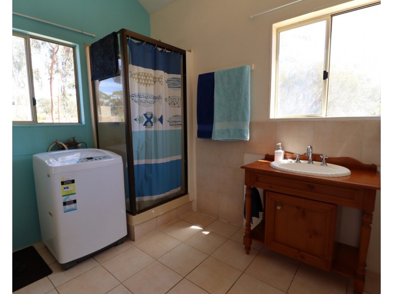 9 Charleson Road, Wanbi SA 5310