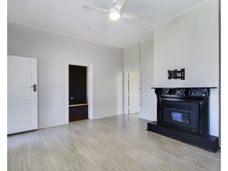 24 MIDDLETON ROAD, Loxton SA 5333
