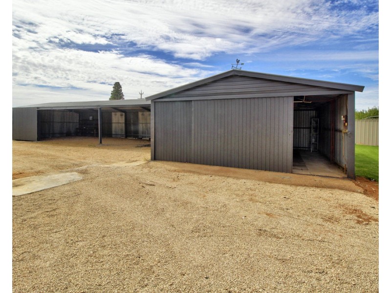 24 MIDDLETON ROAD, Loxton SA 5333