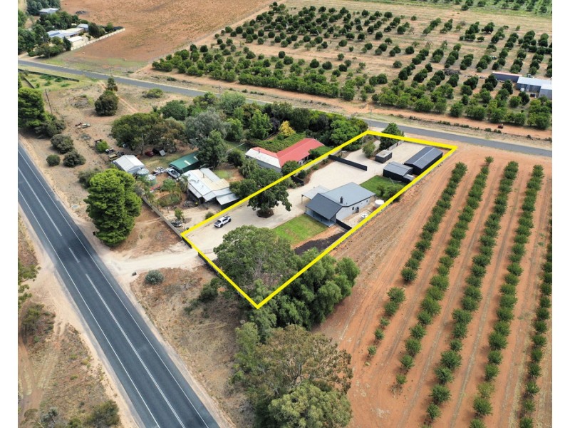 24 MIDDLETON ROAD, Loxton SA 5333