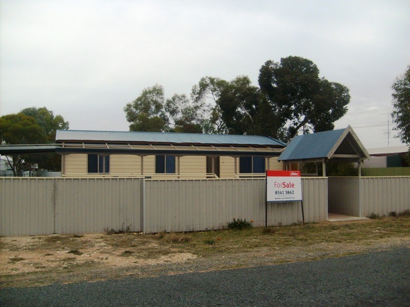 11 Acland Street, Blanchetown SA 5357