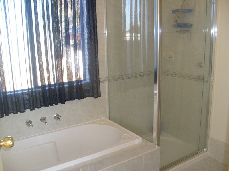 11 Acland Street, Blanchetown SA 5357