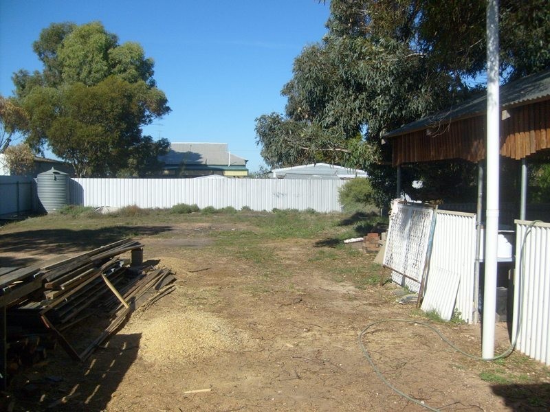 11 Acland Street, Blanchetown SA 5357