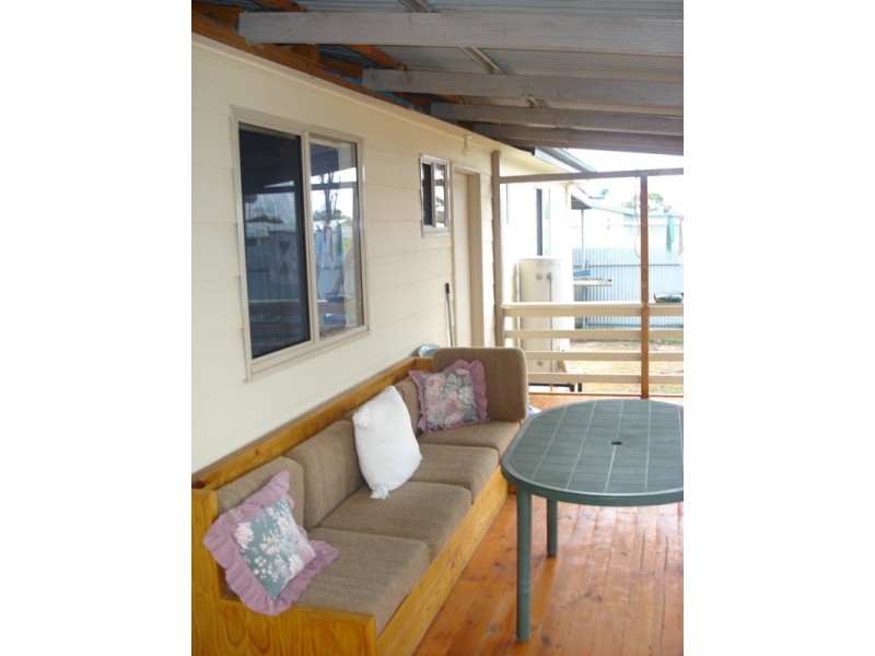 11 Acland Street, Blanchetown SA 5357