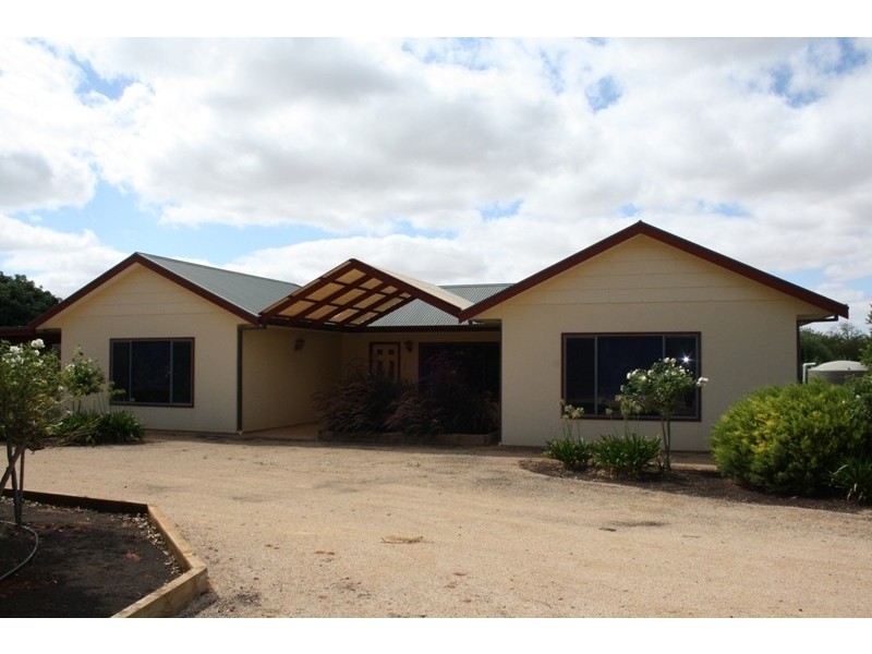 111 Badcoe Road, Loxton SA 5333