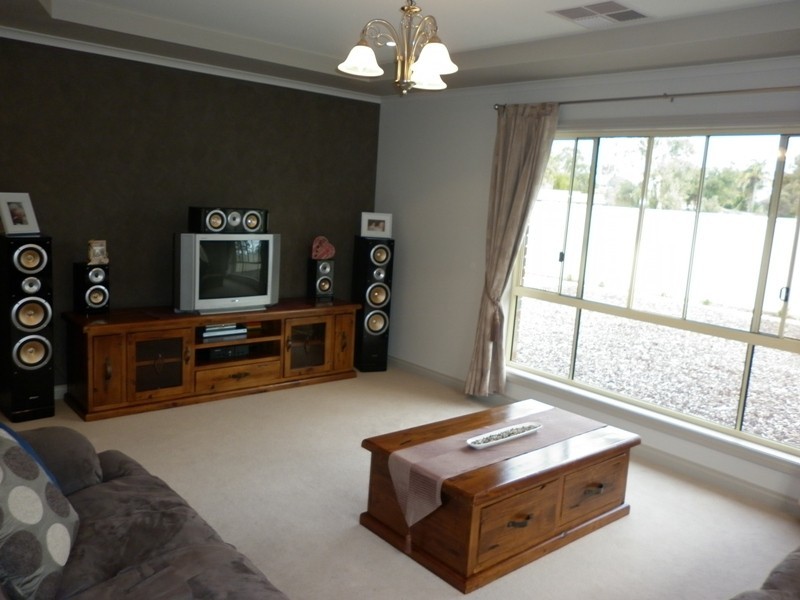 15 Cook Street, Renmark SA 5341