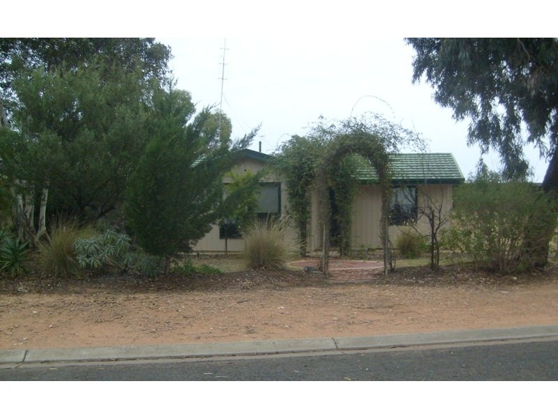5 Hall Crescent, Waikerie SA 5330