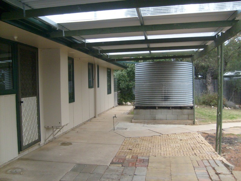 5 Hall Crescent, Waikerie SA 5330