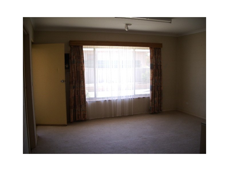 2 23 Railway Terrace, Loxton SA 5333
