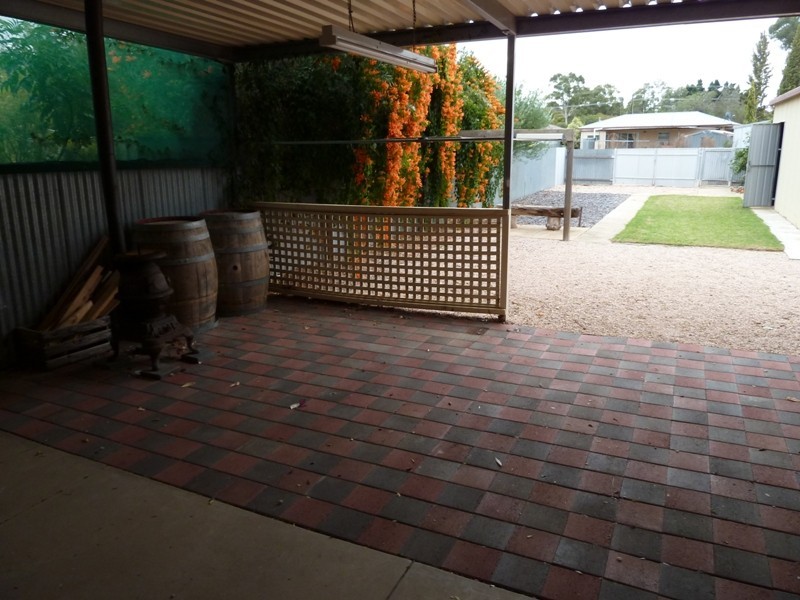 8 Trenaman Crescent, Berri SA 5343