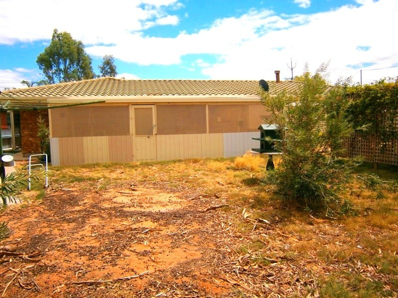 8 Sixth Street, Morgan SA 5320