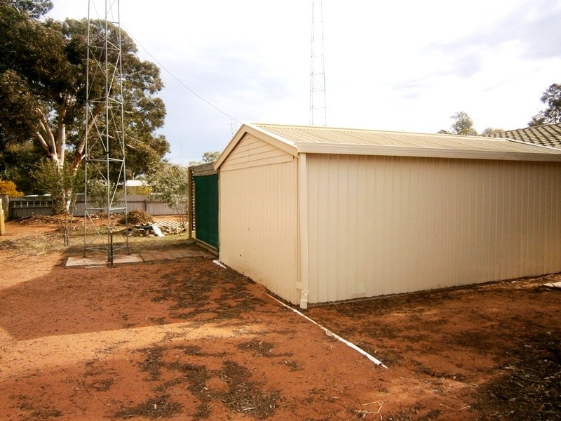 8 Sixth Street, Morgan SA 5320