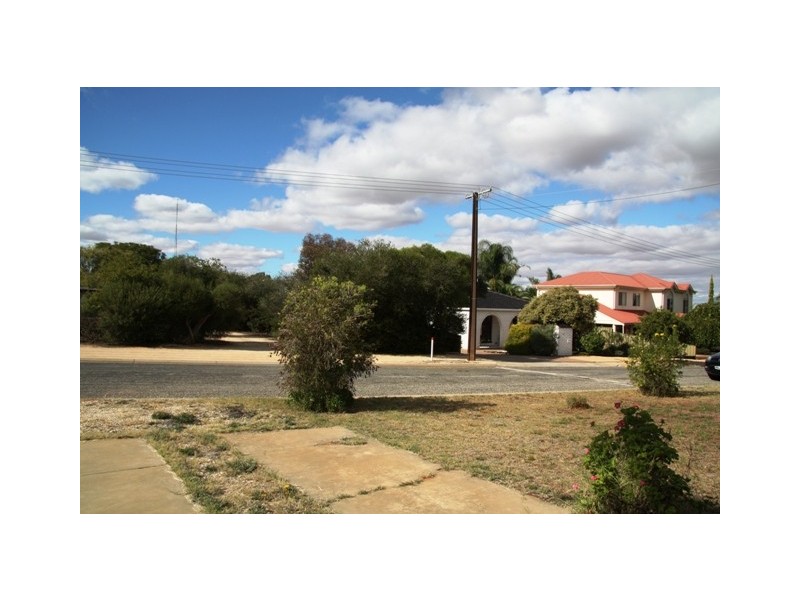 16 Laffer Street, Loxton SA 5333