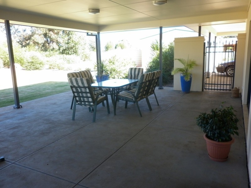 33 Cucumunga Street, Renmark SA 5341
