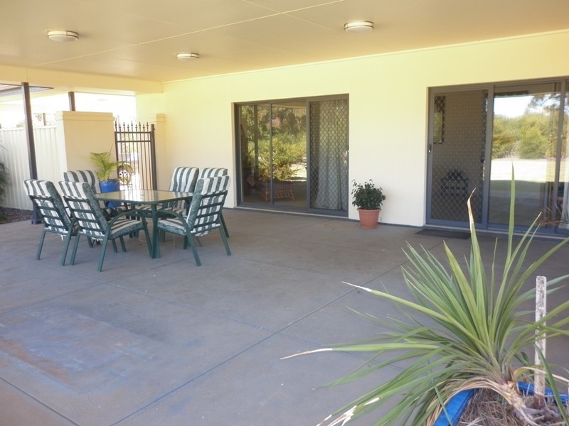 33 Cucumunga Street, Renmark SA 5341