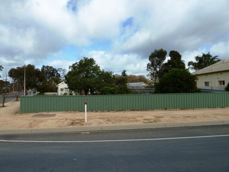 - Cnr Tobruk Tce and Second St, Loxton SA 5333