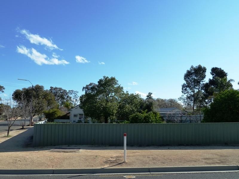 - Cnr Tobruk Tce and Second St, Loxton SA 5333