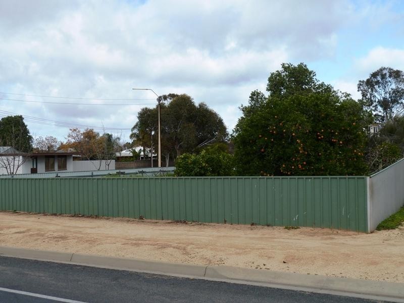 - Cnr Tobruk Tce and Second St, Loxton SA 5333