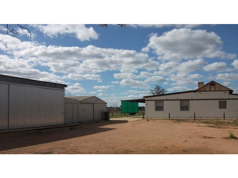 218 West Road, Glossop SA 5344