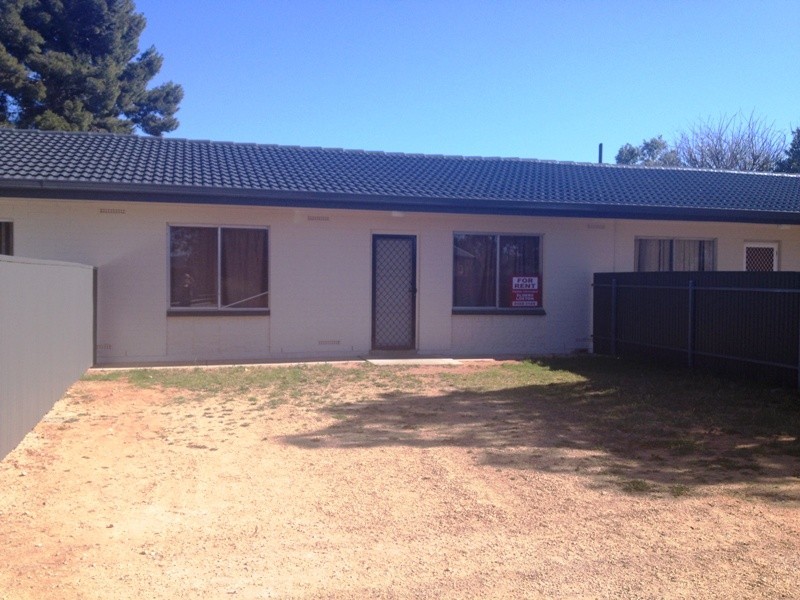 2/8 Eringa Avenue, Loxton SA 5333
