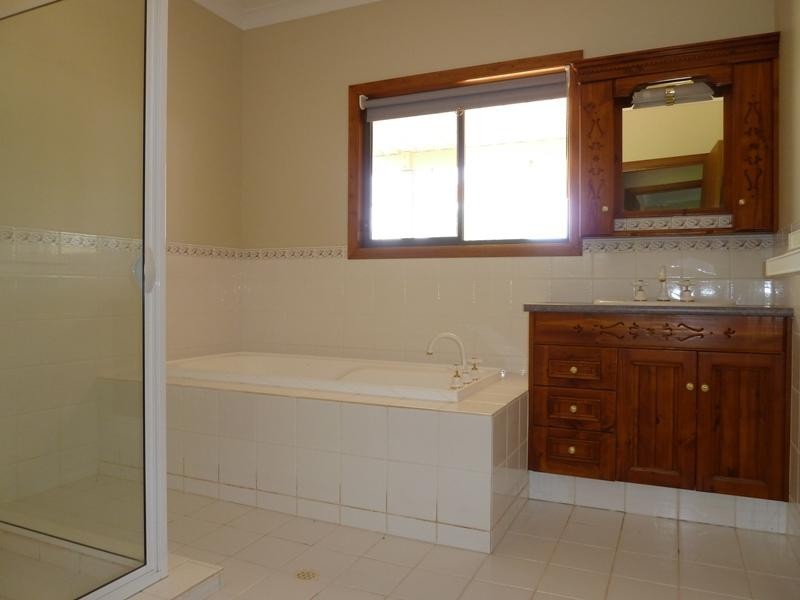 111 Badcoe Road, Loxton SA 5333