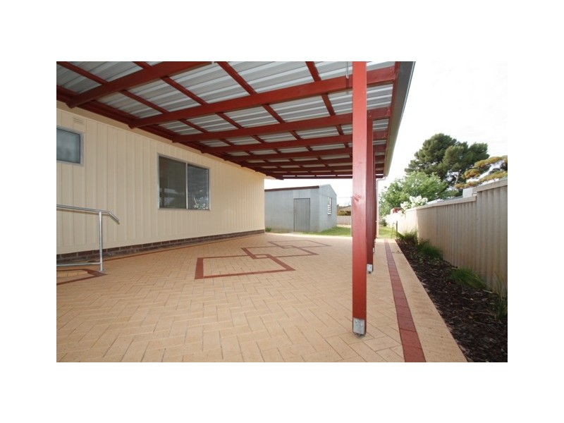 9 Wodonga Ave, Loxton SA 5333