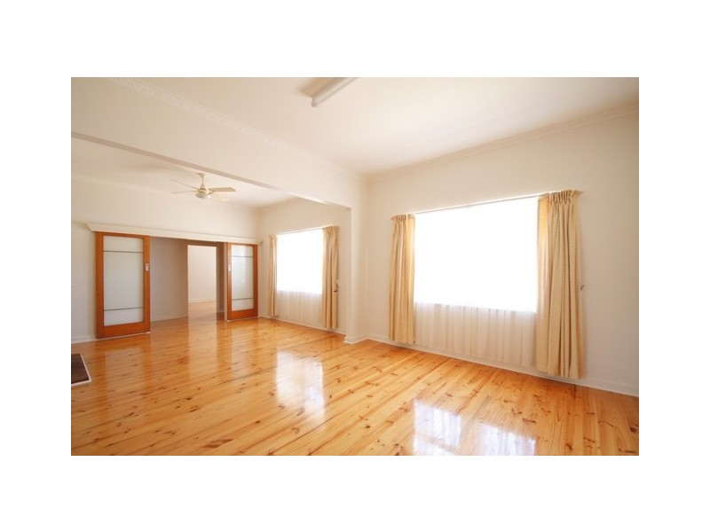10 Wodonga Avenue, Loxton SA 5333