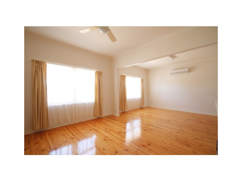 10 Wodonga Avenue, Loxton SA 5333