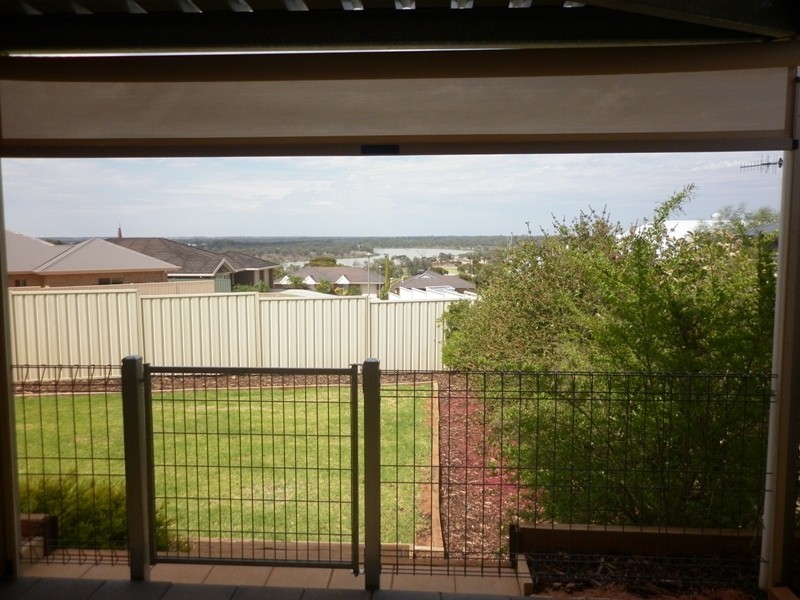 8 Curtis Avenue, Paringa SA 5340