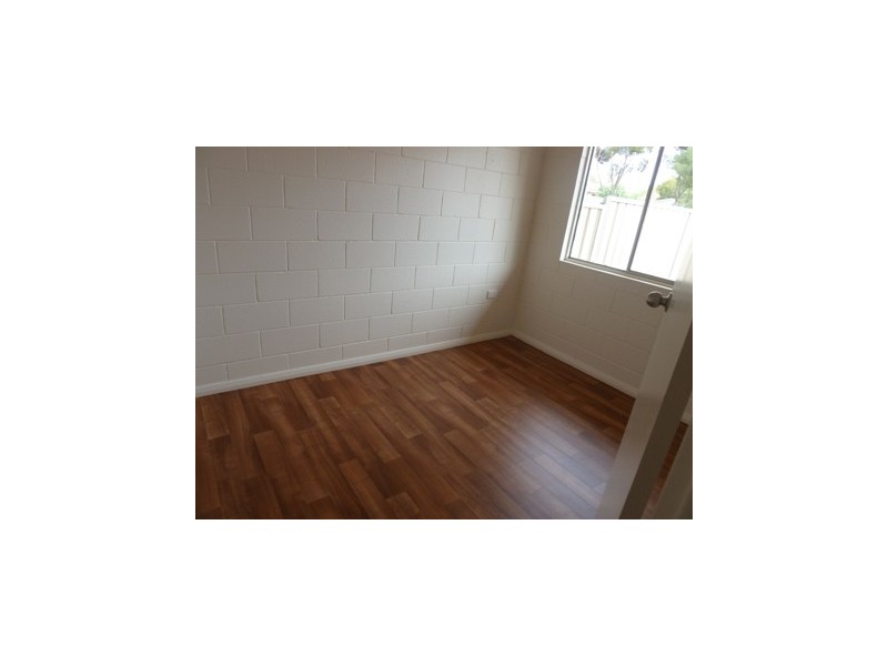 1/8 Eringa Avenue, Loxton SA 5333