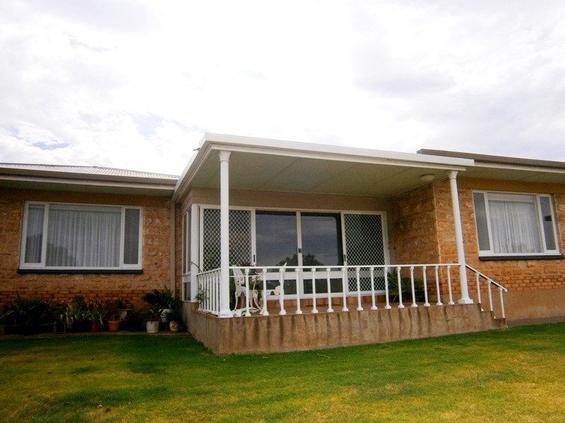 60 Lawrie Terrace, Waikerie SA 5330