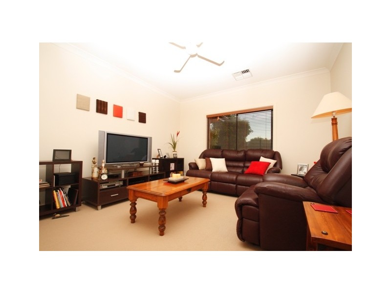 8 Stasinowsky Crt, Loxton SA 5333