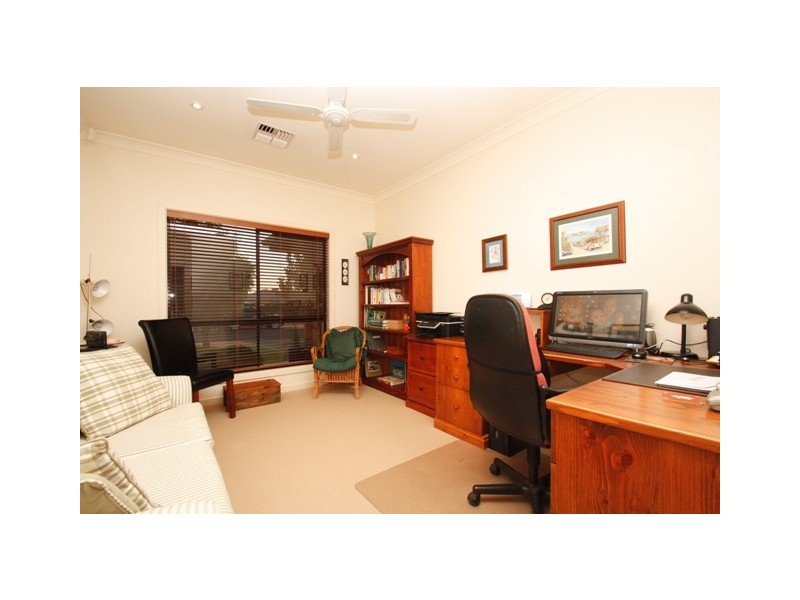 8 Stasinowsky Crt, Loxton SA 5333