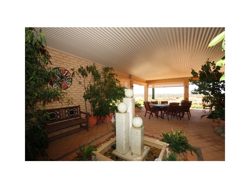 8 Stasinowsky Crt, Loxton SA 5333