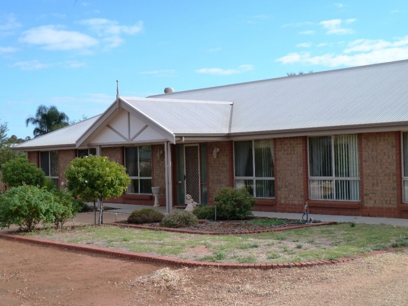 85 Badcoe Road, Loxton SA 5333