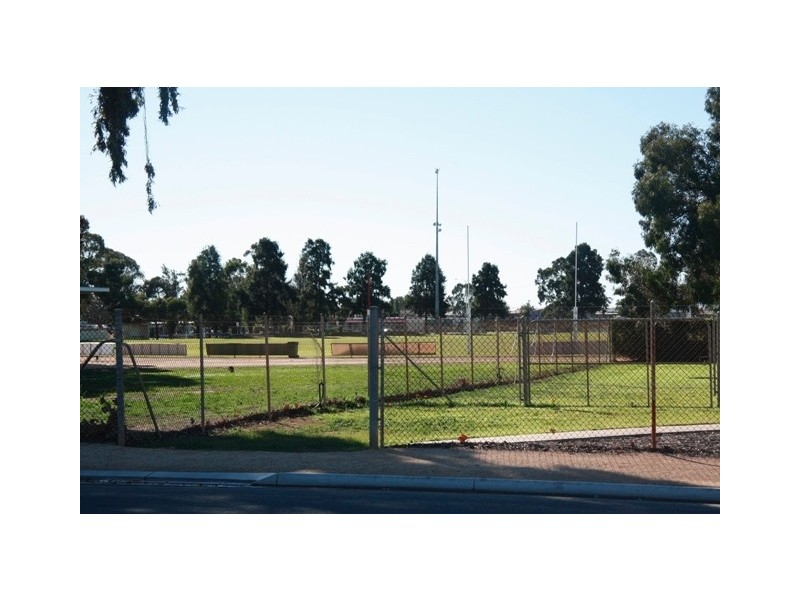 15 PINE AVE, Loxton SA 5333