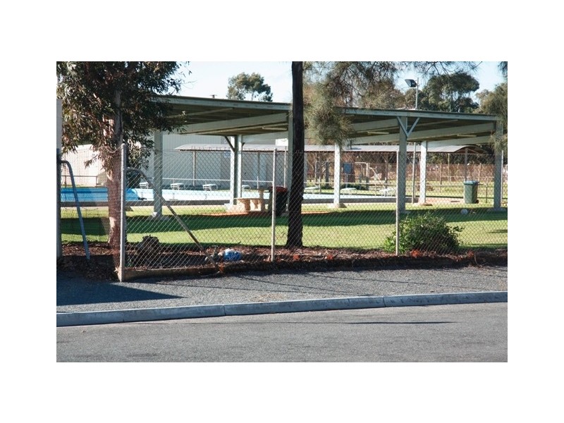 15 PINE AVE, Loxton SA 5333