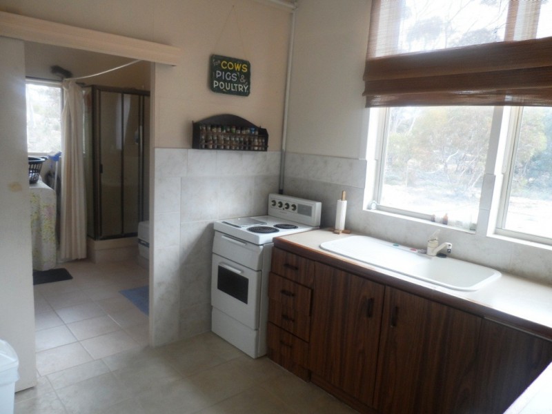 9 Charleson Road, Wanbi SA 5310