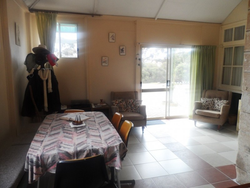 9 Charleson Road, Wanbi SA 5310