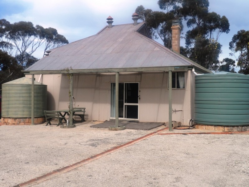 9 Charleson Road, Wanbi SA 5310