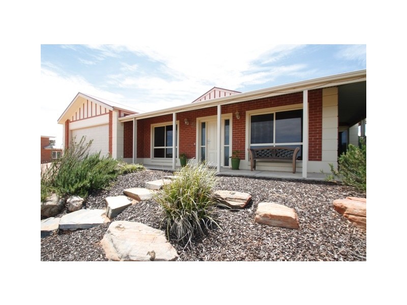 18 McEWEN DRIVE, Loxton SA 5333