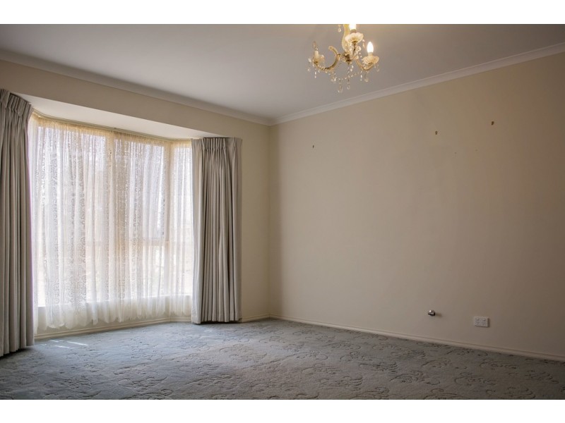 5 Torrens Street, Loxton SA 5333