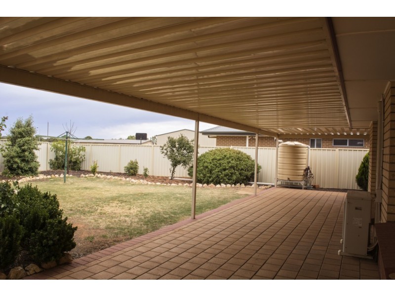5 Torrens Street, Loxton SA 5333