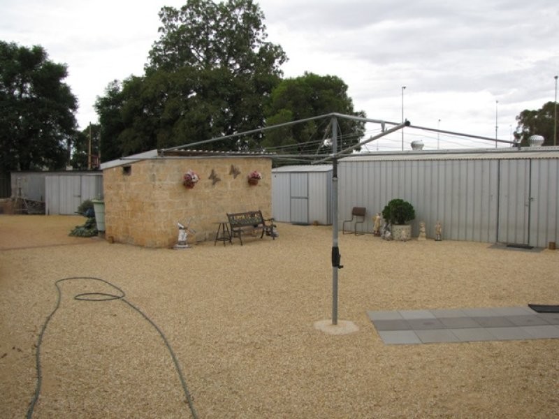 6 Pine Ave, Loxton SA 5333