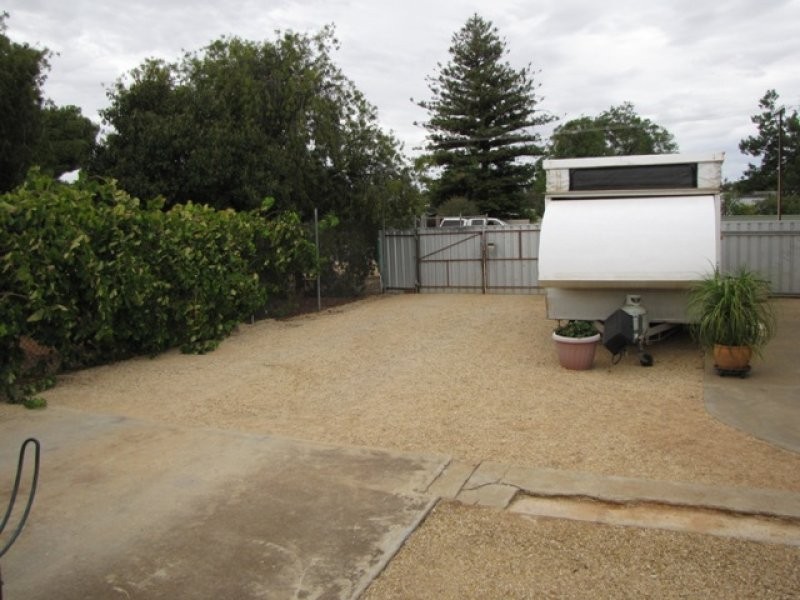 6 Pine Ave, Loxton SA 5333