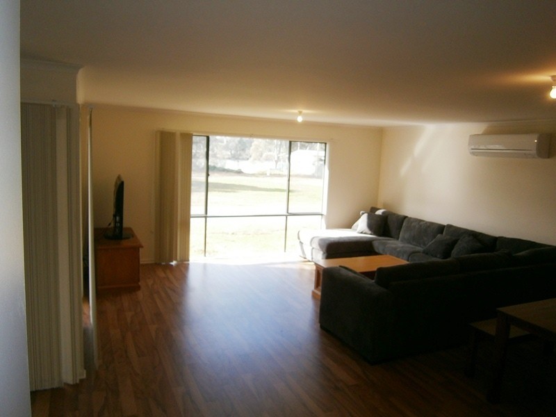 42 Acland Street, Blanchetown SA 5357