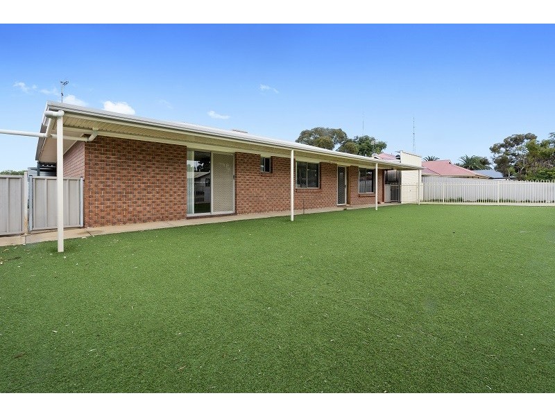 6 McCutcheon Street, Waikerie SA 5330