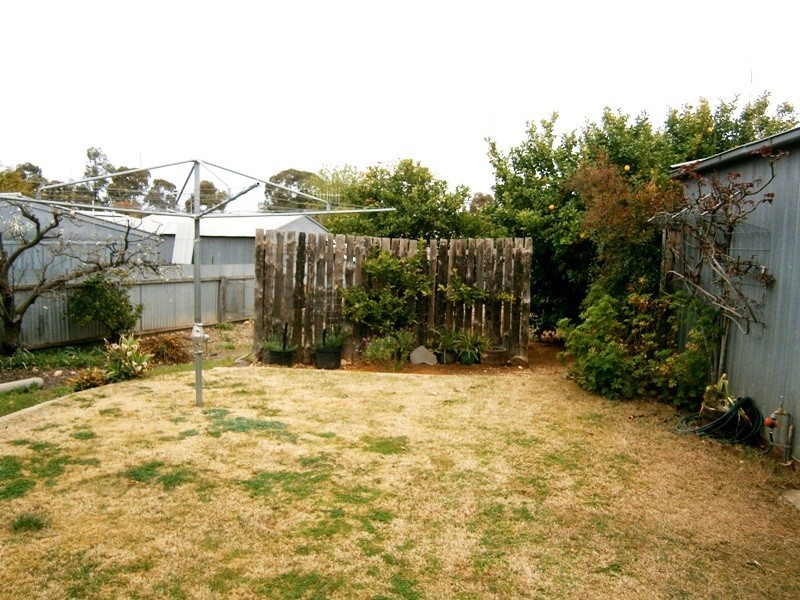 8 Civic Avenue, Waikerie SA 5330